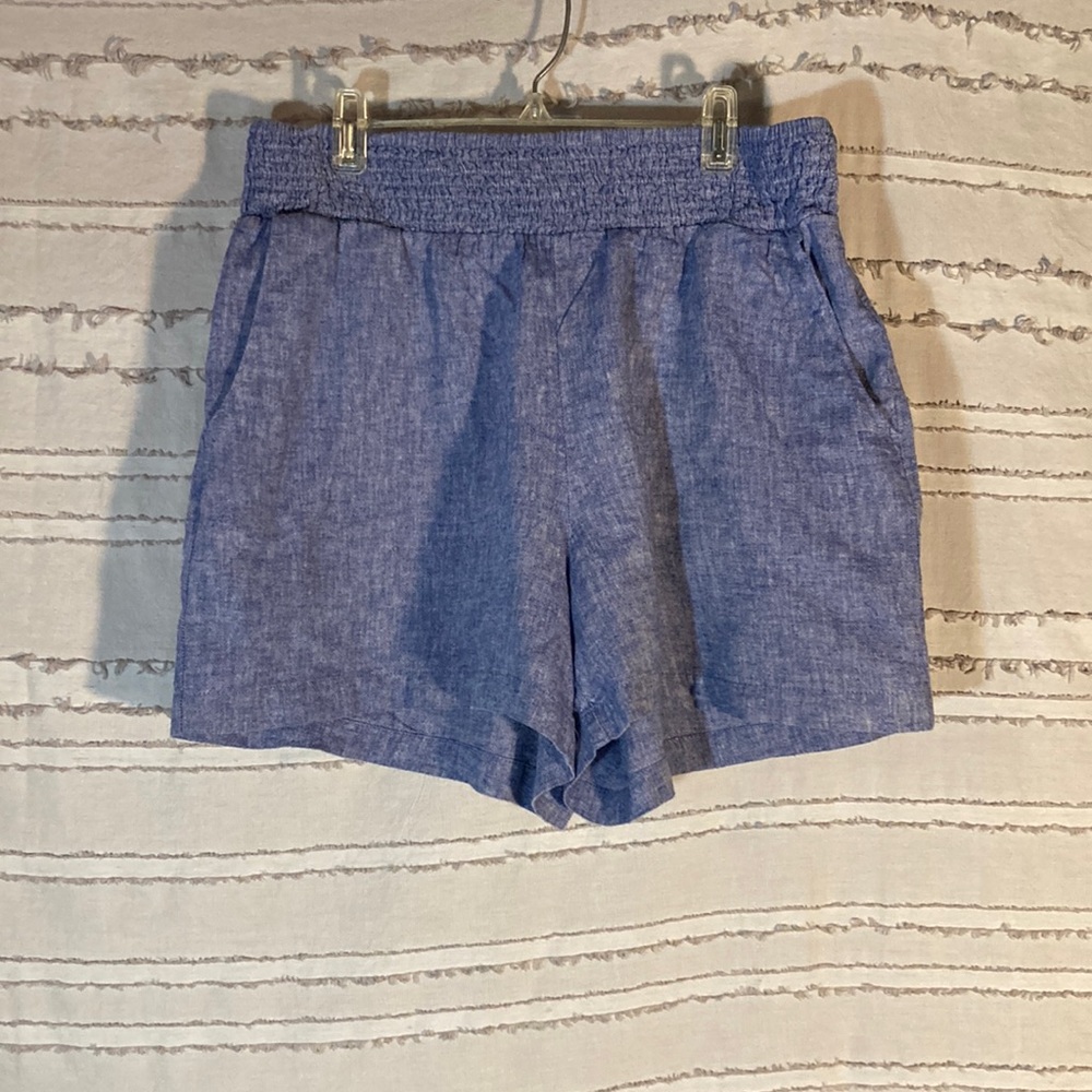 🕊️A New Day Women’s blue chambray smocked shorts
